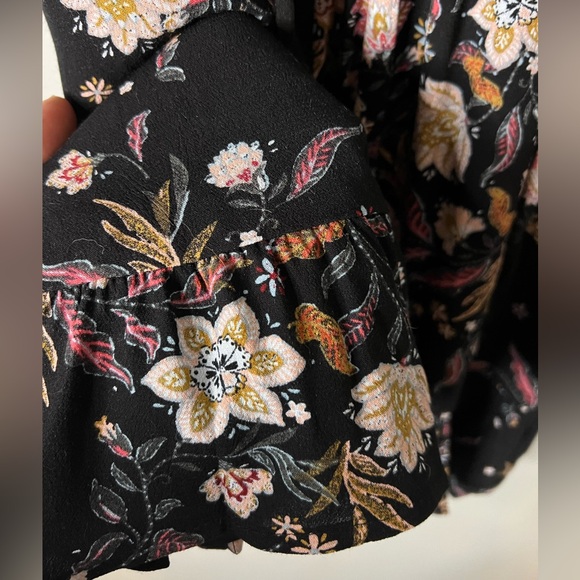 Maurices Black Floral Sleeveless Blouse - Picture 4 of 6